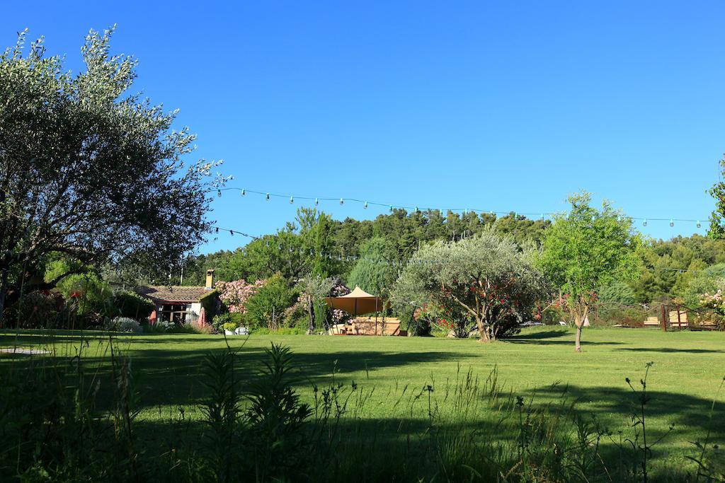 Hotel Auberge La Feniere - Les Collectionneurs Cadenet Buitenkant foto
